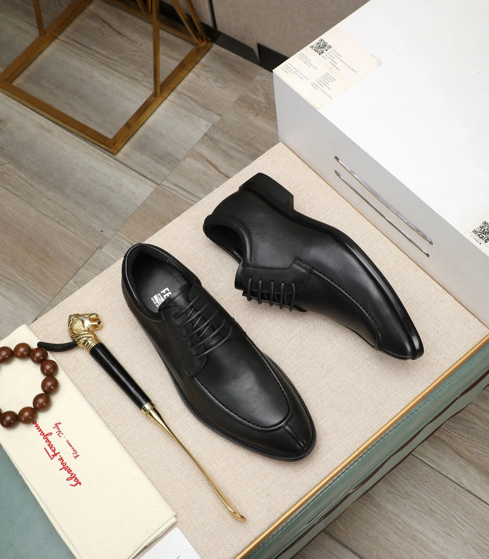 Men's shoes 💰540📛📛(water-dyed cowhide) Salvatore Ferragamo high-end (Salvatore Ferragamo) is the world's top luxury footwear brand. It comes from the fashion kingdom of Italy and is famous all over the world for its traditional handmade design and novel styles...🚶🏻🚶🏻New suit shoes are available simultaneously at the counter. This model is purely handmade. The fabric is imported from Italy's original first-layer cowhide. Soft water-dyed cowhide lining. Original authentic outsole🌀🌀Size: 38➖44 (45 customized)